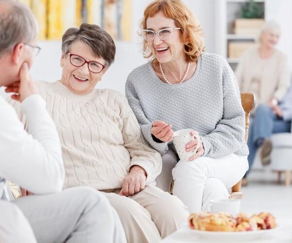 Tìm hiểu về bảo hiểm chăm sóc sức khỏe cho người cao tuổi