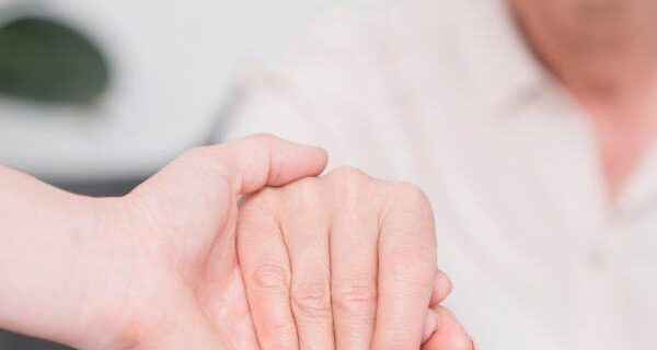 Bảo hiểm sức khỏe cho người lớn tuổi