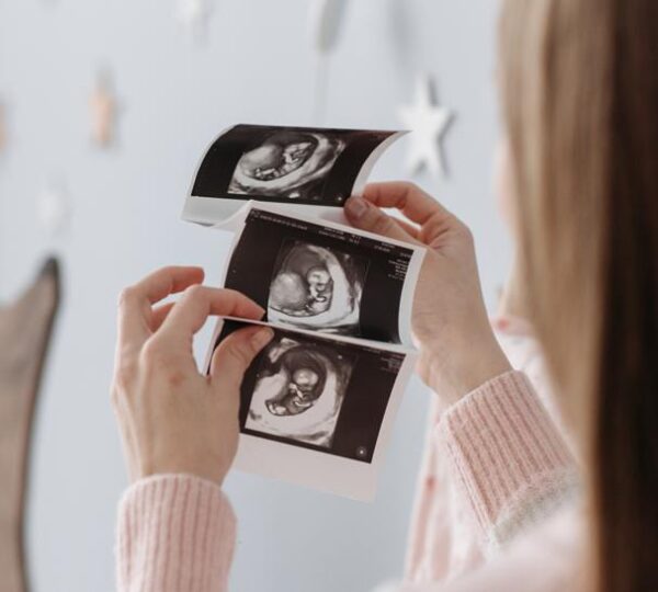 Nên mua gói bảo hiểm thai sản nào tốt nhất cho mẹ bầu sinh con năm 2024? - Saladin bảo hiểm công nghệ: Tự tin sống, tự tin yêu thương