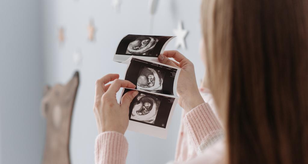 Nên mua gói bảo hiểm thai sản nào tốt nhất cho mẹ bầu sinh con năm 2024? - Saladin bảo hiểm công nghệ: Tự tin sống, tự tin yêu thương