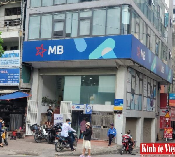Khách hàng đến MBBank gửi tiết kiệm, được tư vấn mua bảo hiểm MB Ageas Life: Gian nan đòi lại tiền