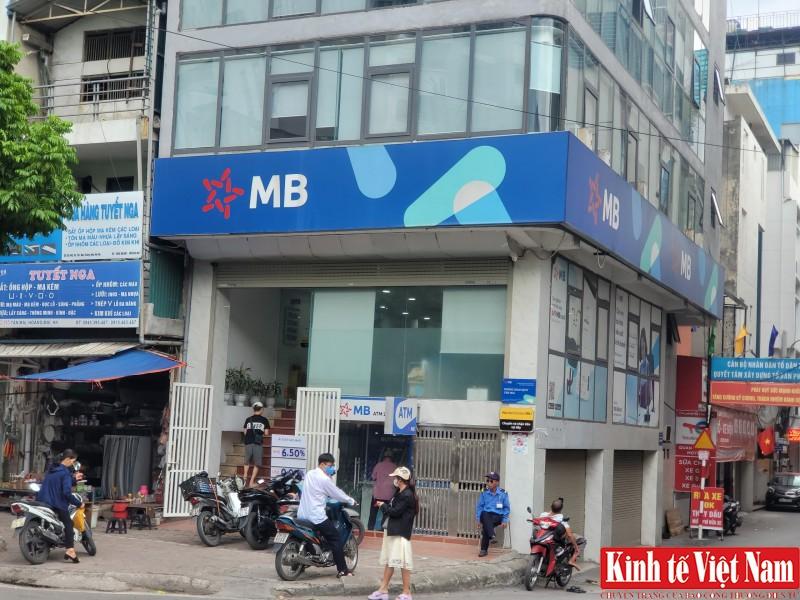 Khách hàng đến MBBank gửi tiết kiệm, được tư vấn mua bảo hiểm MB Ageas Life: Gian nan đòi lại tiền
