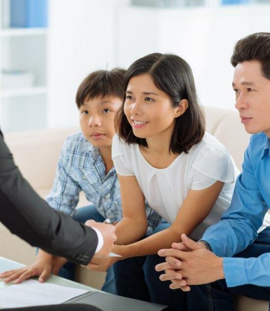 Nên cân nhắc khi rút tiền bảo hiểm nhân thọ trước hạn