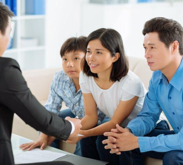 Nên cân nhắc khi rút tiền bảo hiểm nhân thọ trước hạn