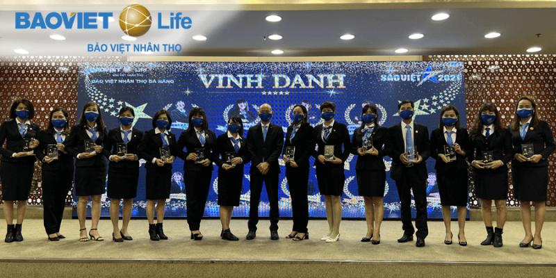 Vinh danh TVV Sao Việt 2021
